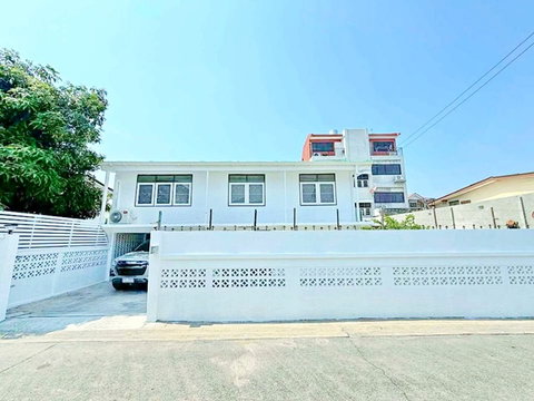 รีโนเวทใหม่บ้านเดี่ยว 2 ชั้น 3-4นอน 2 น้ำ ใกล้ BTS อุดมสุข 900 ม.ทรู ดิจิทัล พาร์ค 900 ม. และตลาดอุดมสุข 1 กม. 62 ตร.วา. 250 ตร.ม.