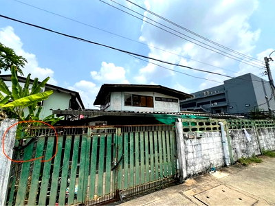 เช่าบ้านเดี่ยว สุขุมวิท ชั้นนอก : HR3383ให้เช่าที่ดินพร้อมบ้าน 94 ตร.ว. ทำเลทองเชื่อม ""เอกมัย 22 - ปรีดี 41 เหมาะมากสำหรับทำครัวกลาง อยู่อาศัย สตูดิโอ