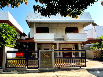 Twin houses for sale : House for sale in Ari Samphan, corner plot.