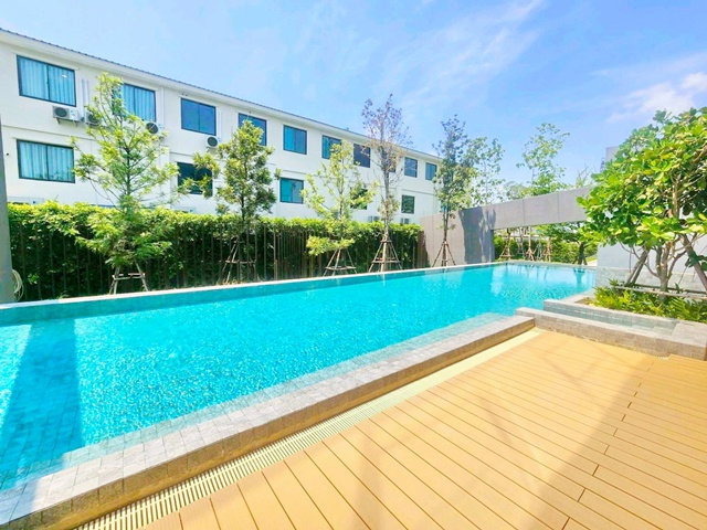 รูป เมกาบางนา 2 กม. ใกล้ตลาดบางแก้ว 1 กม.18ตร.วา. 145ตร.ม สนามกอล์ฟเมืองแก้ว1.7กม วัดคลองปลัดเปรียง 1.1กม. ทาวน์เฮ้าส์ 2ชั้น ให้เช่า 2นอน 2น้ำ - รูปที่ 2/8