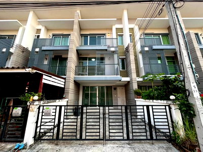 Houses for sale : Town Plus Prachauthit 90 📍 Prime location — next to Big C Pracha Uthit