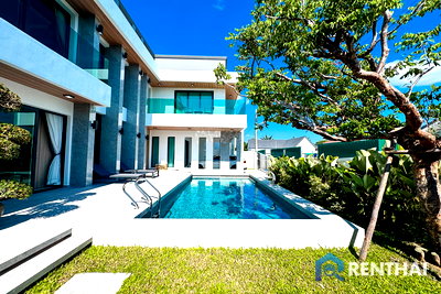 บ้านเดี่ยว ชลบุรี : บ้านหรูสไตล์โมเดิร์นทรอปิคอล 5 ห้องนอน ทำเลศักยภาพพัทยา