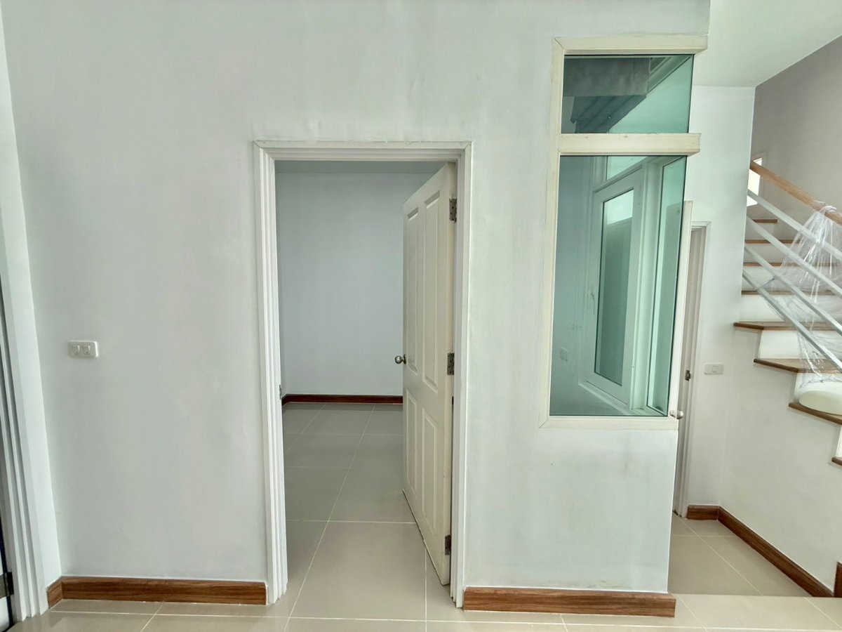 รูป 🏡 ปล่อยเช่าทาวน์โฮม Golden Town รามอินทรา-คู้บอน 3 ห้องนอน 2 ห้องน้ำ บ้านสวย พร้อมอยู่ ทำเลดีมาก ใกล้แหล่งไลฟ์สไตล์ครบ!🐶 อนุญาตสัตว์เลี้ยงตัวเล็ก - รูปที่ 9/12