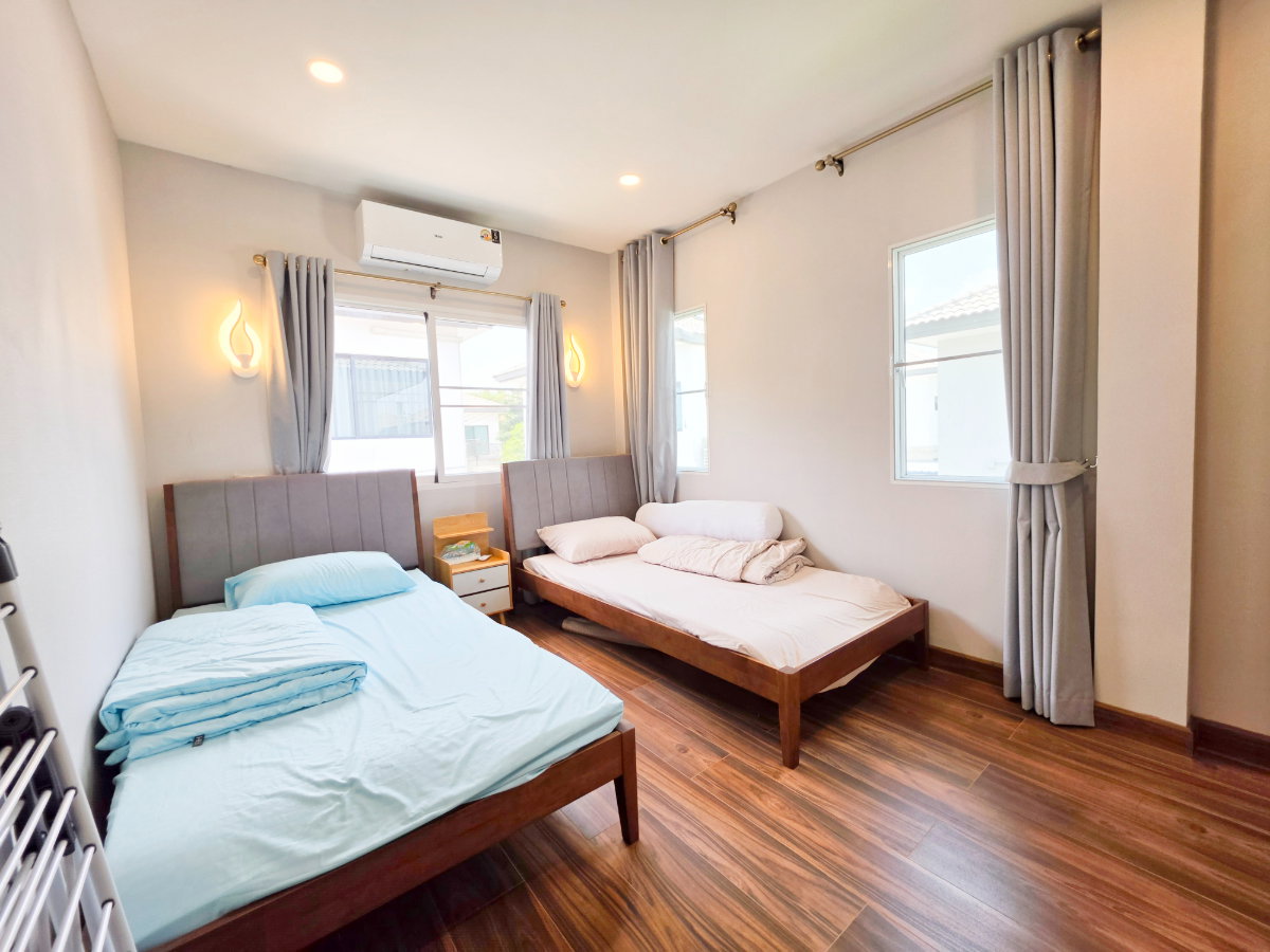 รูป บ้านเดี่ยว หลังมุม พื้นที่กว้าง หมู่บ้าน เซนโทร วัชรพล เปลี่ยนพื้นชั้น 2 ใหม่ทั้งหมด ต่อเติมห้องด้านข้าง พร้อมพื้นที่สวน และพื้นที่ชมวิว - รูปที่ 18/27