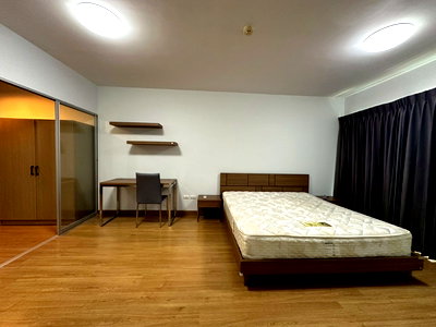 Condos for rent Samitivej Sukhumvit Hospital : 🛋️💗 Large 1-bedroom unit with complete furniture and appliances 💗🛋️ Supalai Park Ekkamai-Thonglor. LINE ID: @471ovhib 📲