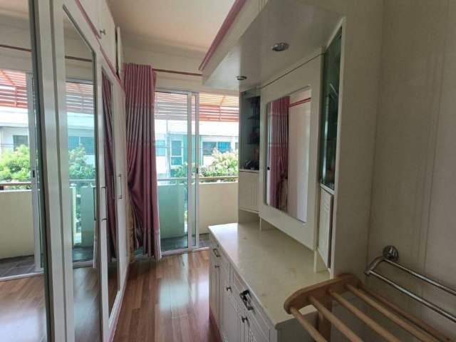 รูป ขายด่วน ทาวเฮ้าส์ราคาถูกมาก ทำเลดีเยี่ยม หมู่บ้านพฤกษาพรีเว่ เลียบด่วน-เกษตรนวมินทร์ - รูปที่ 5/15