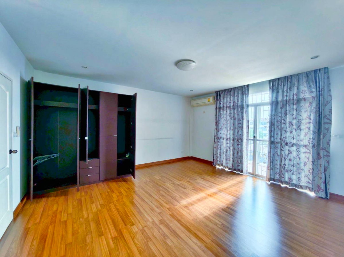 รูป ขายทาวน์โฮม3ชั้น ลาดพร้าว 101 หมู่บ้านศิรินโฮม หลังมุม พื้นที่28.1ตรว.เพียงแค่4.7ล้าน ใกล้รถไฟฟ้าสายสีเหลือง-สถานีลาดพร้าว 101  - รูปที่ 3/22
