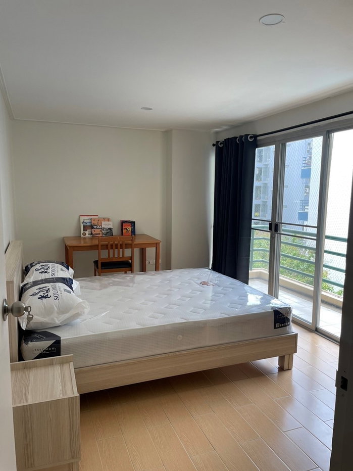 picture urgent sale 2 bed room one bathroom close to BTS  - 8/17