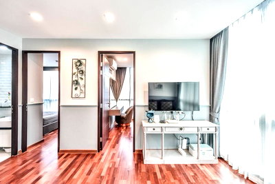 Condos for rent Bangkok : Wish Signature : 46sq m, 40 th floor, One bedroom, 400 meters walk to Paragon, BTS Phaya Thai, near BTS Ratchathewi, private lift, city view