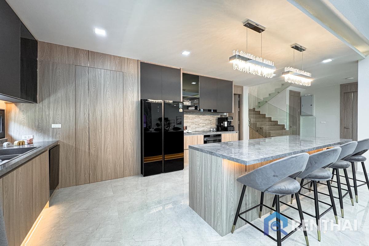 รูป บ้านหรูสไตล์โมเดิร์นทรอปิคอล 5 ห้องนอน ทำเลศักยภาพพัทยา - รูปที่ 9/20