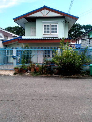 บ้านแฝด กรุงเทพมหานคร : ขายถูก บ้าน 2 ชั้น 35 ตรว. ใกล้สนามบินดอนเมือง