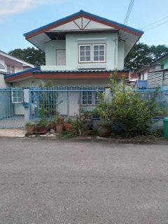 Two-story detached house for sale at a great price of 2,300,000 baht. Prime location near Don Mueang Airport. 35 square wa (approx. 100 sq m).