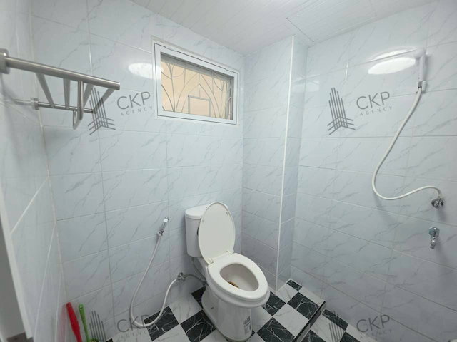 รูป ขาย ทาวน์เฮาส์รีโนเวทใหม่พร้อมอยู่ในซอยรัชดา 32 บนทำเลใจกลางเมือง เดินทางสะดวกใกล้ถนนรัชดาภิเษก ลาดพร้าว และ MRT ภาวนา | รหัส 93353 - รูปที่ 20/22