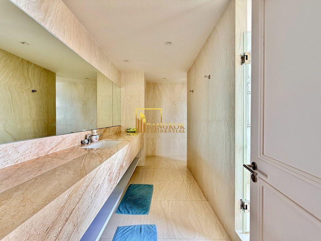 รูป Phatsana Gardens | Large 3 Bedroom Residence in Ekkamai - BR5954CD - รูปที่ 34/50