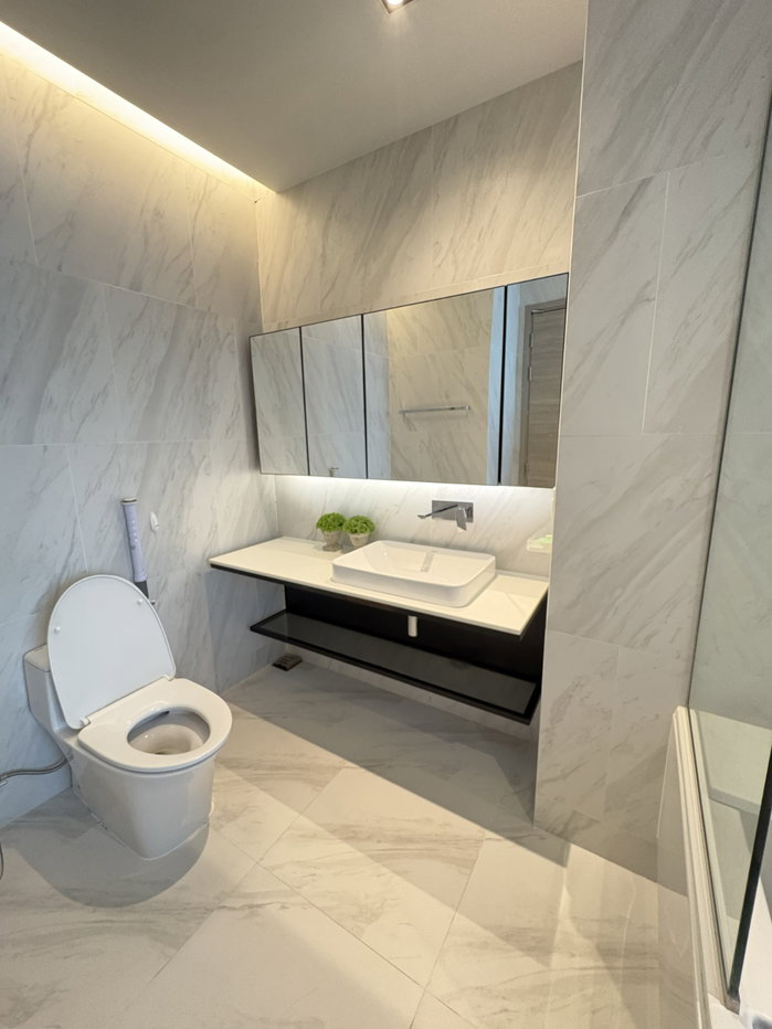 รูป ให้เช่าคอนโดหรู เดอะรูมสุขุมวิท 38 | 2 นอน 2 น้ำ 77 ตร.ม. ห้องมุม มีอ่างอาบน้ำ | แต่งสวยสไตล์ Modern Luxury  ใกล้ BTS ทองหล่อ เอ็มโพเรียม ทางด่วน - รูปที่ 4/21