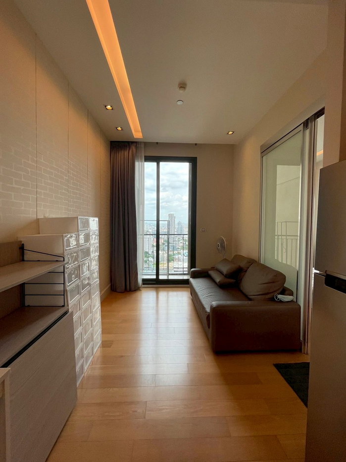 picture Equinox                   Phahol-Vipha - 1/6