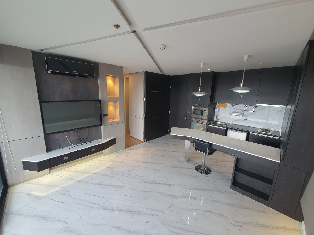 รูป สูงที่สุดในลาดพร้าว คอนโดหรู 51.9 ตรม. ชั้น 44, วิวเหนือทุกตึก จับจองด่วน, ดิ อิสสระ ลาดพร้าว, เดินเพียง 400 เมตร. ถึง MRT ลาดพร้าว, Rare Unit ทำเลทอง - รูปที่ 9/45