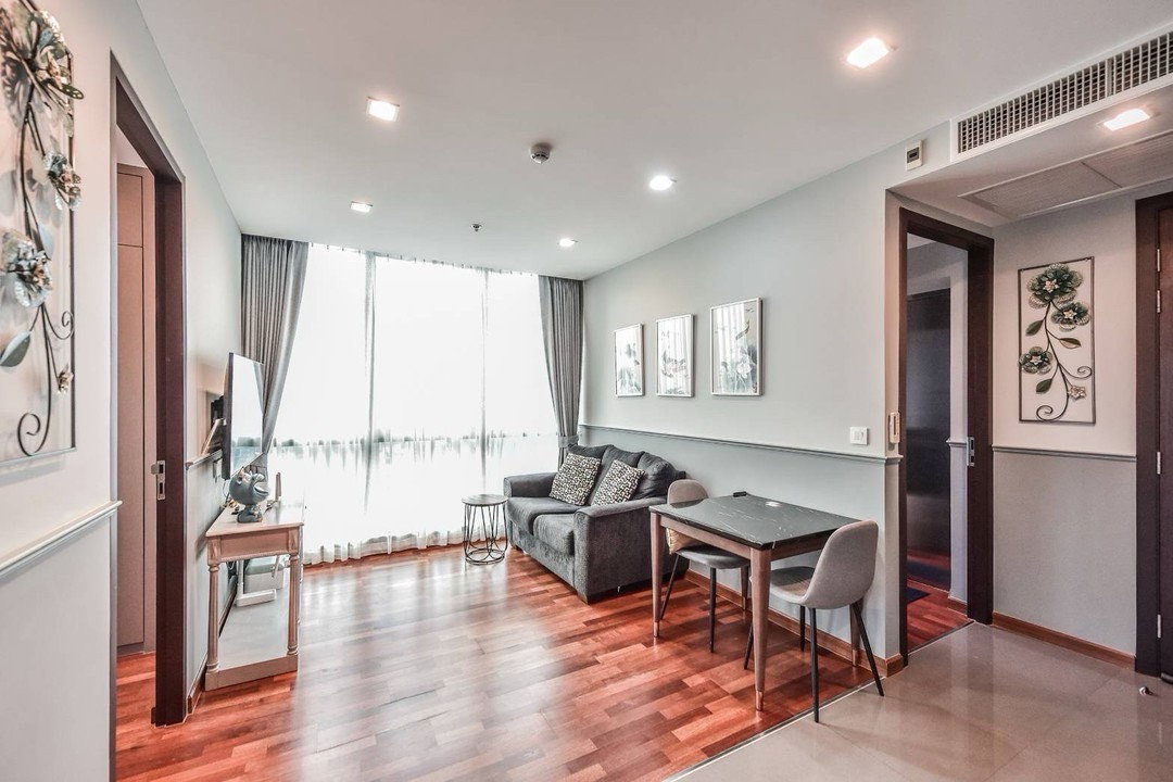 รูป Wish Signature: 46 sqm. 40 floor with private lift. ห้อง 46ตรม. ทิศใต้ 2ห้องนอน1 ห้องน้ำ 1 ห้องนั่งเล่น ชั้น 40, มีลิฟท์ส่วนตัว เดินไปพารากอนได้ - รูปที่ 4/6