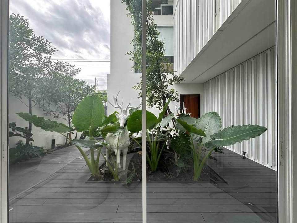 รูป LTHC15038 -Luxury House Private Pool for Sale Lat Phrao | Family Living Best Value | Near BTS Ha Yaek Lat Phrao | 55 MB - รูปที่ 3/6