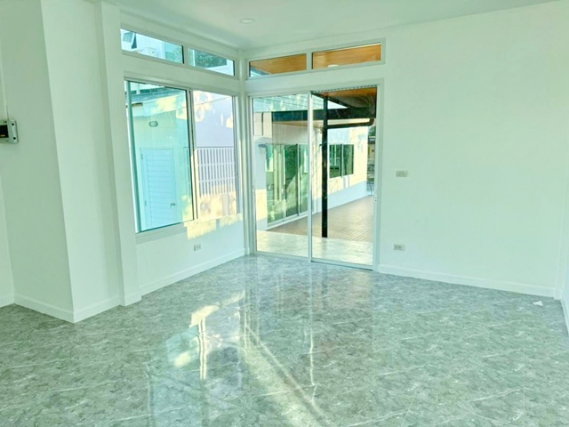 รูป เซ็นทรัล พระราม 2 900 ม. ท่าข้าม พระราม2 บางขุนเทียน ใหญ่มากๆ 76 ตร.วา. ทาวน์เฮาส์ 3 ชั้น หลังมุม 4 นอน 3 น้ำ เบิ๊กซี พระราม 2 600ม. - รูปที่ 7/8