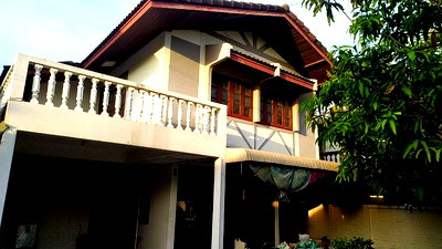 Houses for sale Bangkok : Two-story detached house, 77 square wah, behind Si Mum Mueang Market.