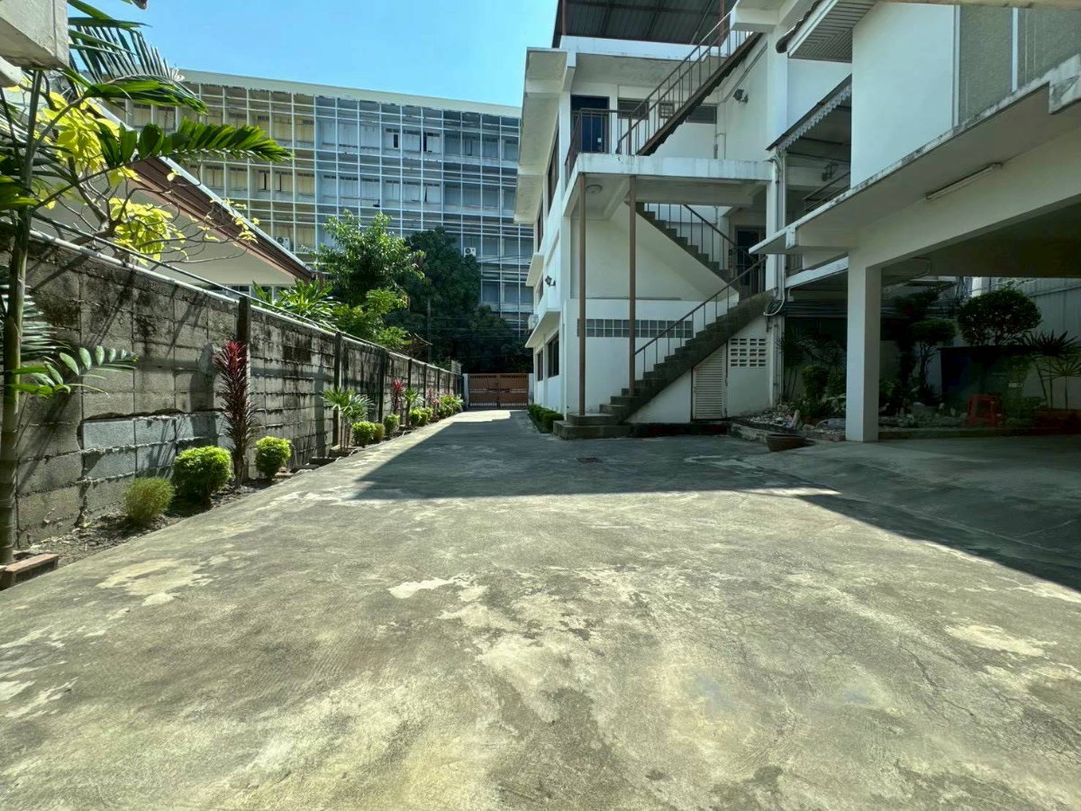 รูป ที่ดินสวยใจกลาง ทองหล่อ - เอกมัย ถนนสุขุมวิท เอกมัย ซ.12  ที่ดินขนาด 168 ตร.วา. หน้ากว้างถึง 14 ม. ลึก 53 เมตร  ราคา 58.5ลบ. - รูปที่ 11/19