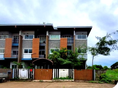 Townhouses for sale Srakaeo : FOR SALE  TOWNHOUSE PROPERTY  1379000 BAHT.