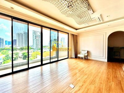 คอนโดให้เช่า : Phatsana Gardens | Large 3 Bedroom Residence in Ekkamai - BR5954CD