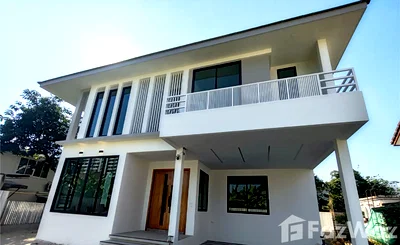 Houses for rent Bangkok : 5 Bedroom House for rent in Chantharakasem, Bangkok  6169991