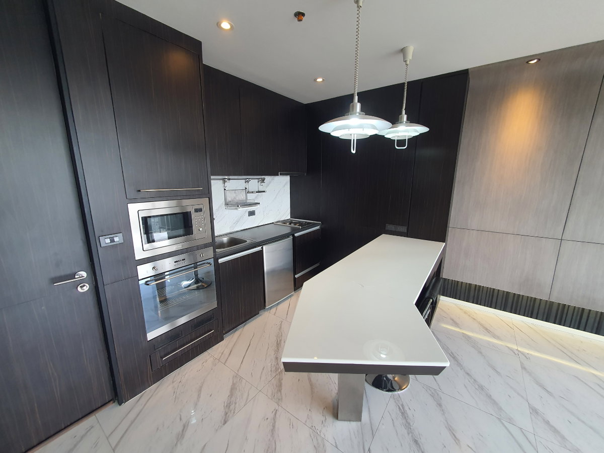 รูป สูงที่สุดในลาดพร้าว คอนโดหรู 51.9 ตรม. ชั้น 44, วิวเหนือทุกตึก จับจองด่วน, ดิ อิสสระ ลาดพร้าว, เดินเพียง 400 เมตร. ถึง MRT ลาดพร้าว, Rare Unit ทำเลทอง - รูปที่ 12/45