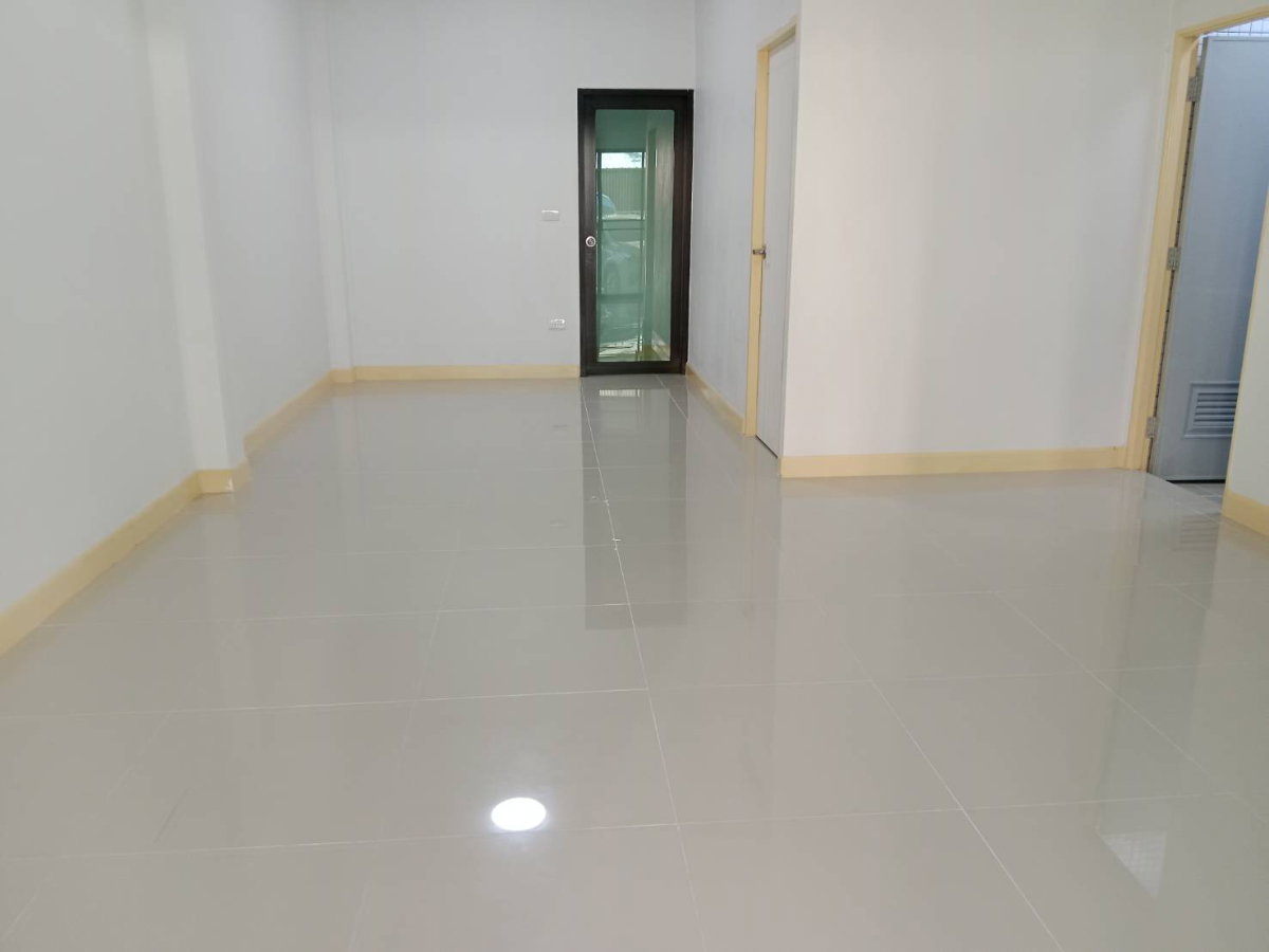 รูป 🏡 ทาวน์โฮม 4 ห้องนอน สมุทรสาคร รีโนเวทใหม่ จอดรถ 2 คัน | ดี พลัส - รูปที่ 4/18