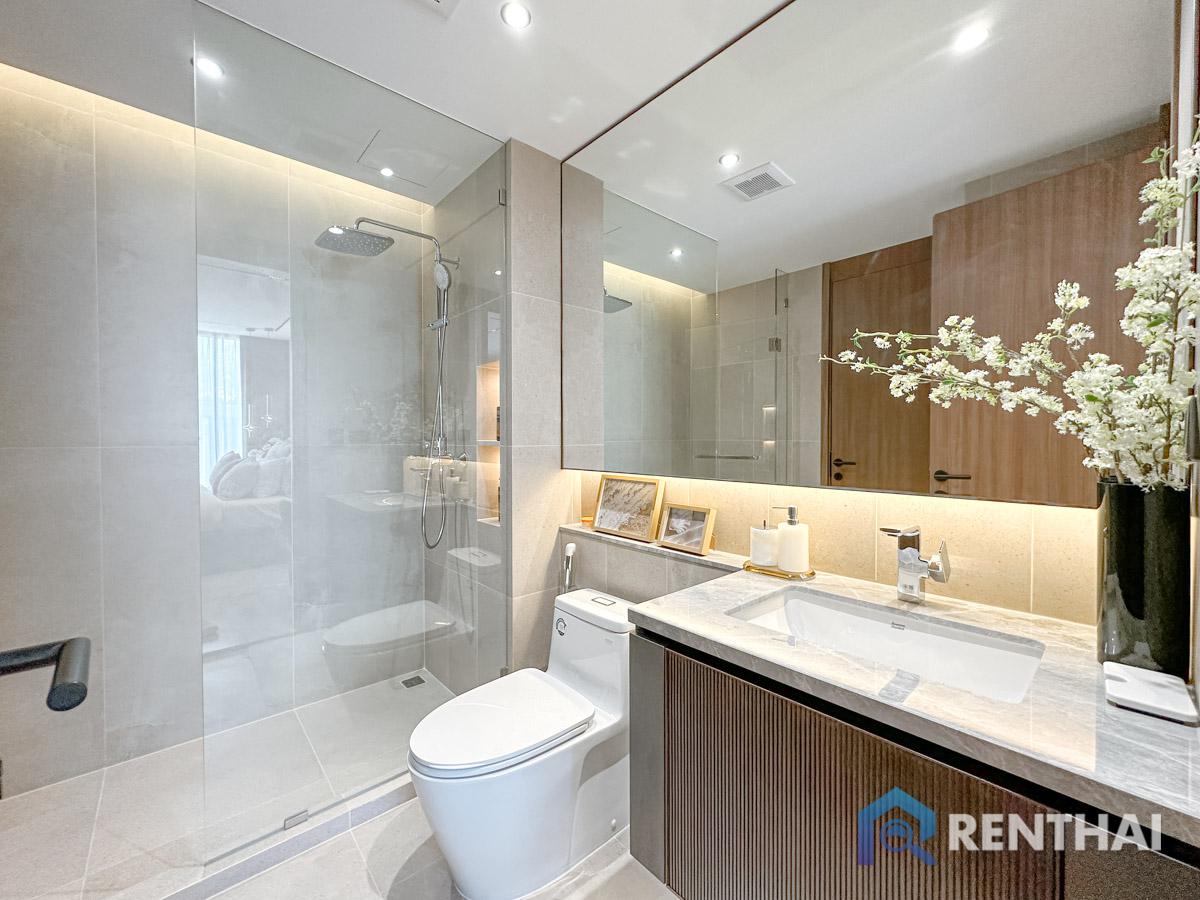 picture Exclusive Luxury Living in private Beachfront condo Pattaya. - 7/25