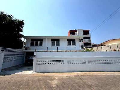 เช่าบ้านเดี่ยว วิทยาลัยพณิชยการบางนา : HR3404บ้านเดี่ยวรีโนเวตใหม่ สวยกริ๊บ ให้เช่า ซอยวชิรธรรมสาธิต 57 บ้านกว้าง สงบ เป็นส่วนตัว เลี้ยงน้องหมา-น้องแมวได้ Pet Friendly