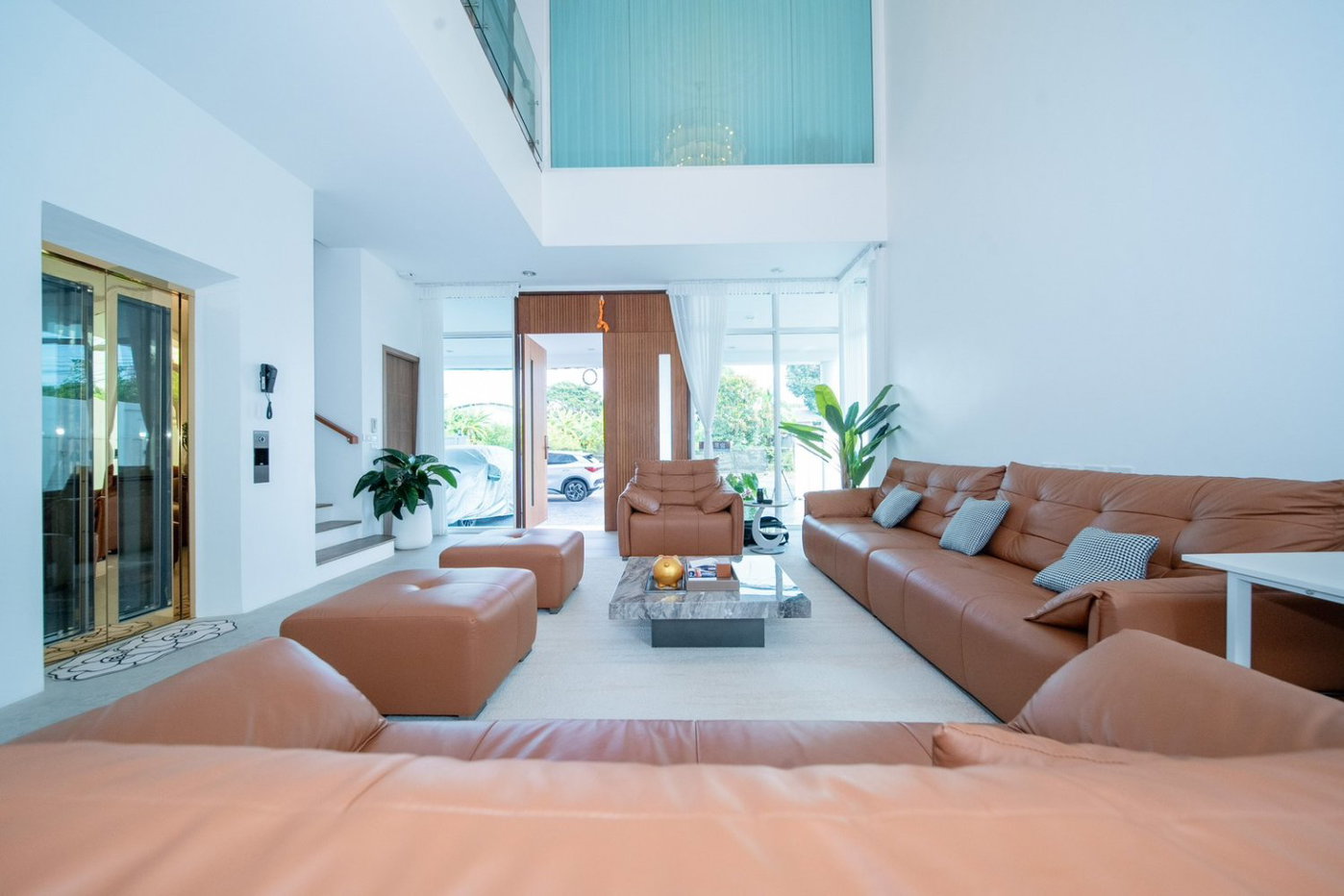 รูป เพียง 200 เมตรจากปากซอย ! บ้านใหม่ หลังมุม 84 ตร.วา ! ขายบ้านเดี่ยวหรู 3 ชั้นพร้อมลิฟต์พรีเมียม ย่านพระราม 9 ซอย 55 ! 4 นอน 5 น้ำ 4 จอด พร้อมห้องแม่บ้าน !ใกล้เดอะไนท์ , รพ.สมิตติเวช และโรงเรียนนานาชาติ ไบร์ตัน ,เวลลิงตัน ! ด่วนมาก - รูปที่ 6/18