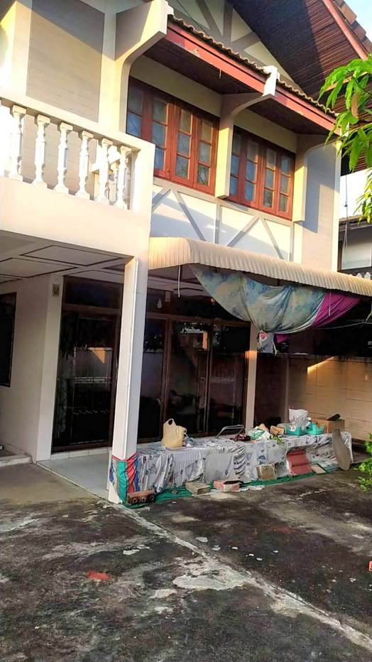 รูป ขายบ้านเดี่ยว 2 ชั้น หลังใหญ่ 77 ตร.ว. หลังตลาดสี่มุมเมือง
ราคา 4.2 ล้านบาท | 4 ห้องนอน 2 ห้องน้ำ | พื้นที่ใช้สอย 280 ตร.ม. | จอดรถ 6 คัน - รูปที่ 4/10