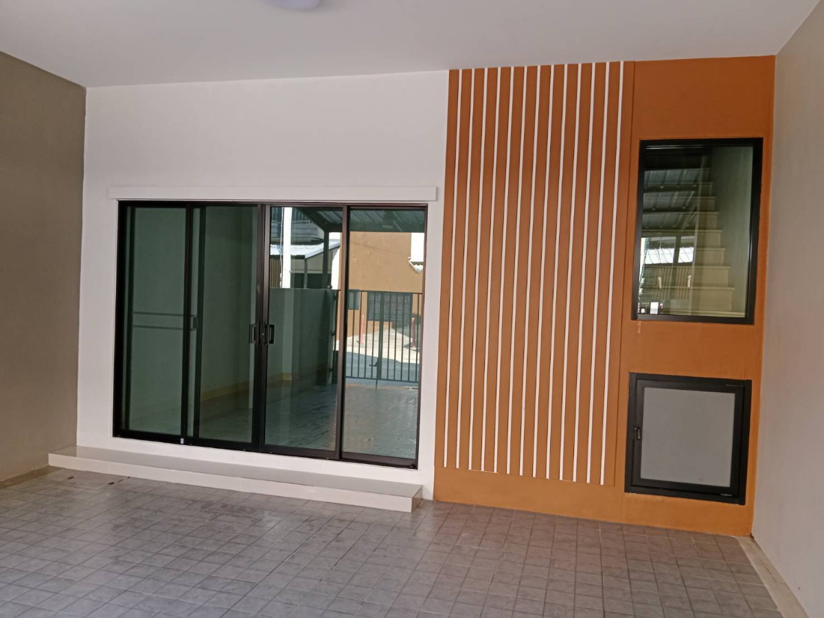รูป 🏡 ทาวน์โฮม 4 ห้องนอน สมุทรสาคร รีโนเวทใหม่ จอดรถ 2 คัน | ดี พลัส - รูปที่ 2/18