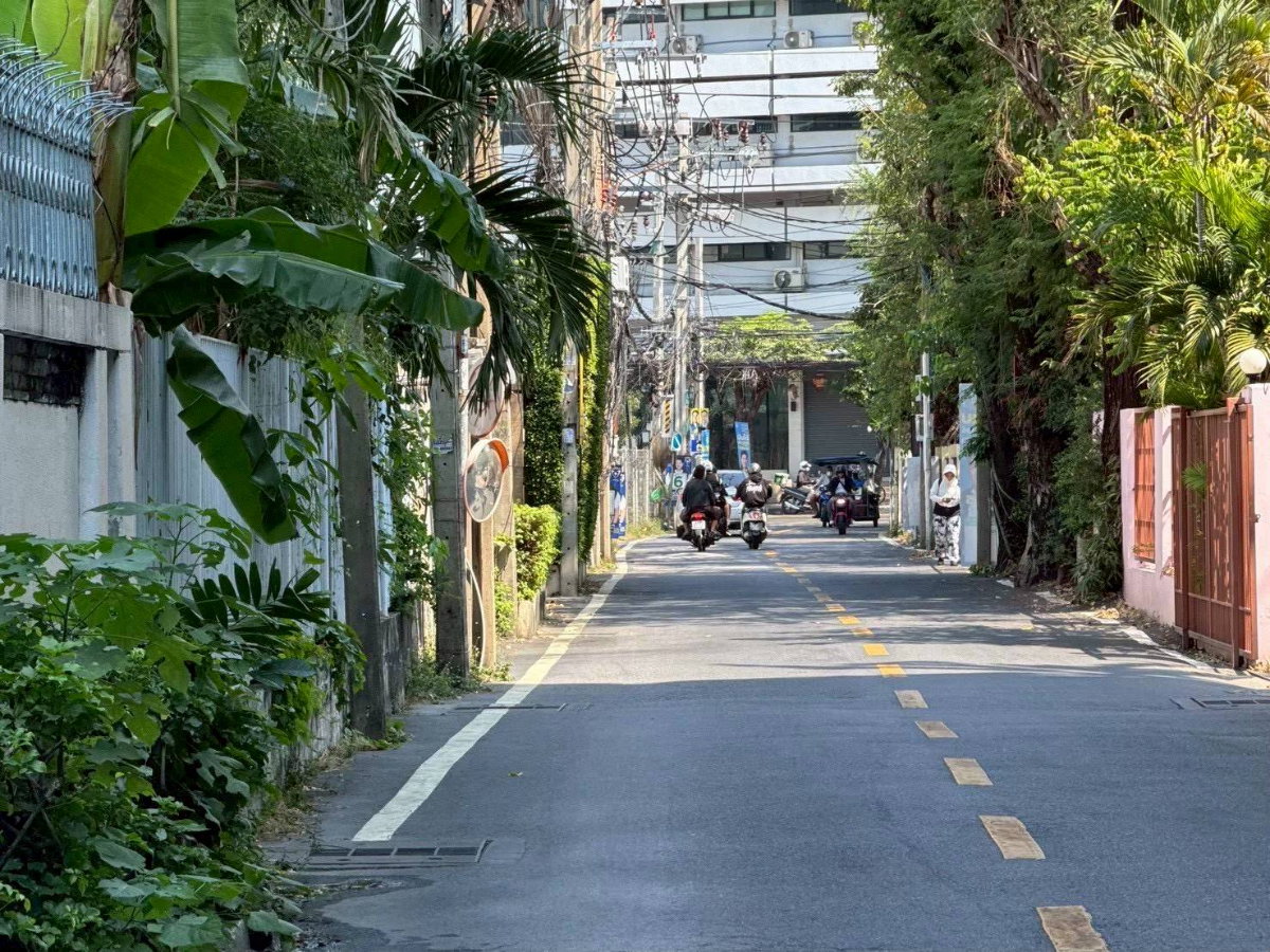 รูป ที่ดินสวยใจกลาง ทองหล่อ - เอกมัย ถนนสุขุมวิท เอกมัย ซ.12  ที่ดินขนาด 168 ตร.วา. หน้ากว้างถึง 14 ม. ลึก 53 เมตร  ราคา 58.5ลบ. - รูปที่ 15/19