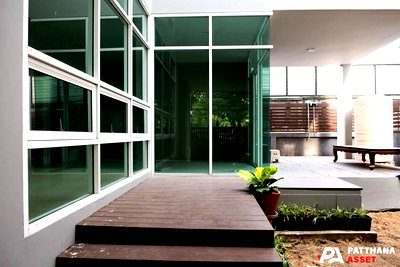 เช่าบ้านเดี่ยว ม.ศรีนครินทรวิโรฒ วิทยาเขตประสานมิตร : บ้านเดี่ยว 3ชั้น 3ห้องนอน ให้เช่า ทำเลทองหล่อ สุขุมวิท49 ใกล้สมิติเวช เหมาะทั้งอยู่เองและ Home Office