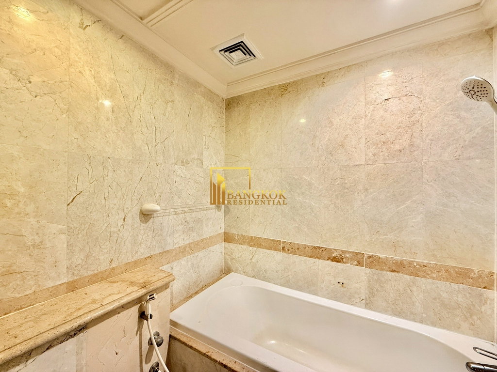 picture All Seasons Mansion | Spacious 2 Bedroom Condo in Phloenchit - BR3982CD - 21/43