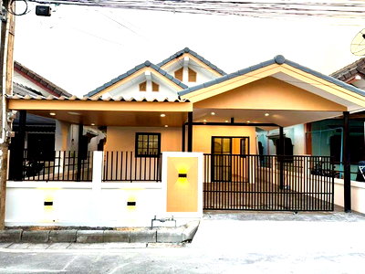 Houses for sale Chonburi : Single house for sale in Sriracha, newly renovated, Sahaphap 2 Village, close to community amenities.