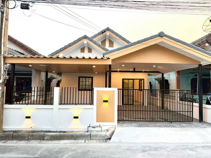 รูป ขายบ้านเดี่ยวศรีราชา รีโนเวทใหม่  หมู่บ้านสหภาพ 2 ใกล้แหล่งชุมชน - รูปที่ 1/13