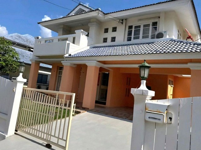 รูป บ้านเดี่ยว 2ชั้นให้เช่า รีโนเวทใหม่ อยู่ถนน รามคำแหง164 ใกล้วัดตลาดน้ำขวัญเรียม - รูปที่ 1/8