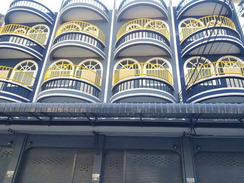 ให้เช่า ตึกแถว อาคารพาณิชย์3ชั้นครึ่ง(4คูหา ) 19ตรว. ถนนเพชรเกษม52 ตรงข้ามซีคอนสแควร์