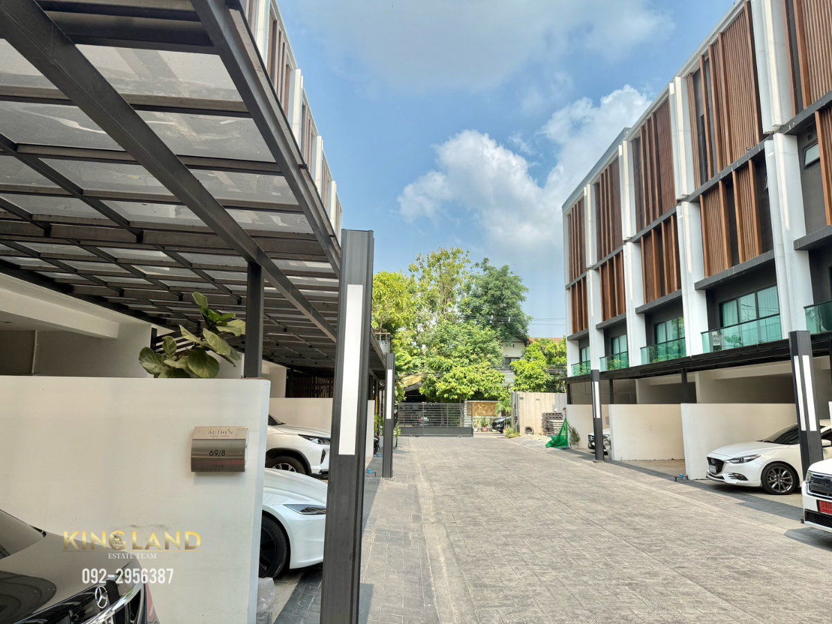 รูป 🏢✨ โฮมออฟฟิศหรู 3.5 ชั้น ออเทนส์ ลาดพร้าว-นาคนิวาส 48 3 ห้องนอน 4 ห้องน้ำ พร้อมใช้งาน สภาพใหม่มาก หลังมุมเป็นส่วนตัว ✨🏢 - รูปที่ 2/15