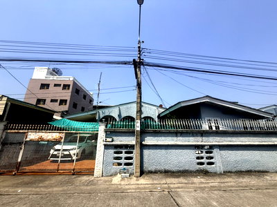 Houses for sale Bangkok : ingle Detached House for Sale with Land 49 sq.wah | Suphawan 2 Project