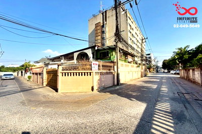 บ้านเดี่ยว เขตจตุจักร : ขายบ้านเดี่ยว พหลโยธิน 24 จตุจักร 69ตรว. 2 ชั้น หลังมุม ใกล้ BTS 