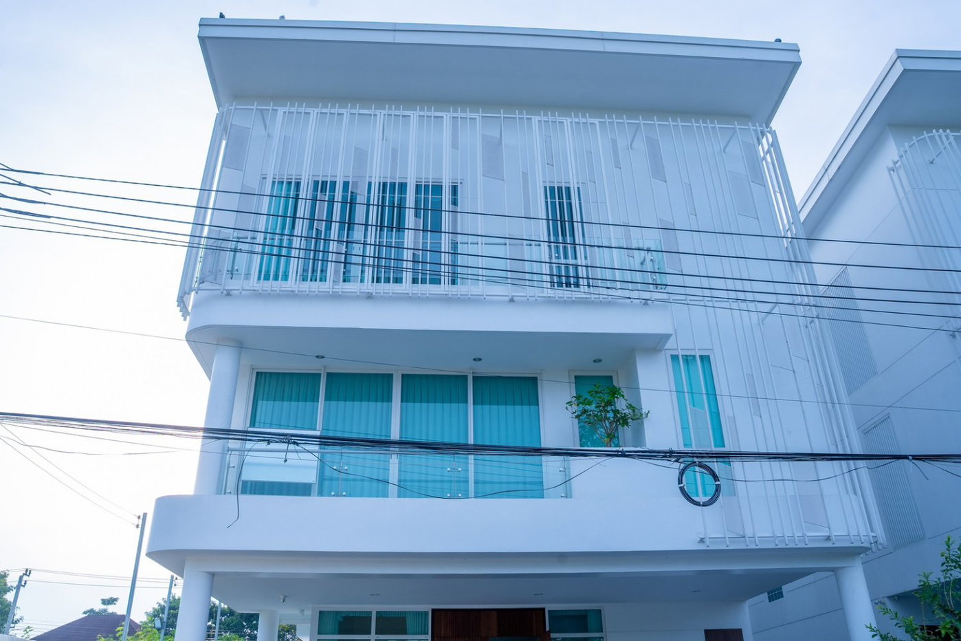 รูป เพียง 200 เมตรจากปากซอย ! บ้านใหม่ หลังมุม 84 ตร.วา ! ขายบ้านเดี่ยวหรู 3 ชั้นพร้อมลิฟต์พรีเมียม ย่านพระราม 9 ซอย 55 ! 4 นอน 5 น้ำ 4 จอด พร้อมห้องแม่บ้าน !ใกล้เดอะไนท์ , รพ.สมิตติเวช และโรงเรียนนานาชาติ ไบร์ตัน ,เวลลิงตัน ! ด่วนมาก - รูปที่ 18/18