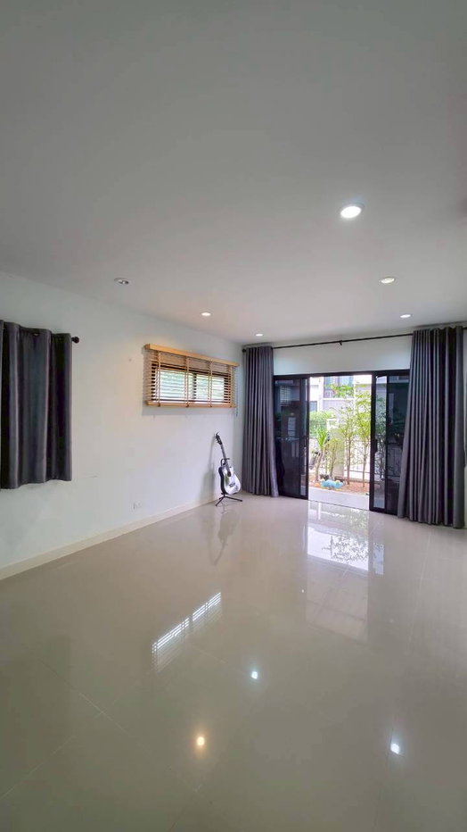 รูป บ้านในโครงการ ใกล้สนามบิน ได้ความเงียบสงบ 12,000 ต่อเดือน - รูปที่ 12/26