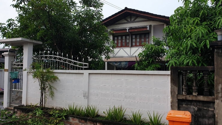 รูป ขายบ้านเดี่ยว 2 ชั้น หลังใหญ่ 77 ตร.ว. หลังตลาดสี่มุมเมือง
ราคา 4.2 ล้านบาท | 4 ห้องนอน 2 ห้องน้ำ | พื้นที่ใช้สอย 280 ตร.ม. | จอดรถ 6 คัน - รูปที่ 2/10