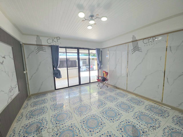รูป ขาย ทาวน์เฮาส์รีโนเวทใหม่พร้อมอยู่ในซอยรัชดา 32 บนทำเลใจกลางเมือง เดินทางสะดวกใกล้ถนนรัชดาภิเษก ลาดพร้าว และ MRT ภาวนา | รหัส 93353 - รูปที่ 7/22